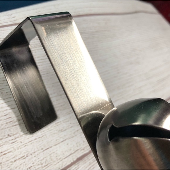 NWOT Brushed Nickel Over-The-Door Wreath Hanger with Bells - Picture 6 of 13